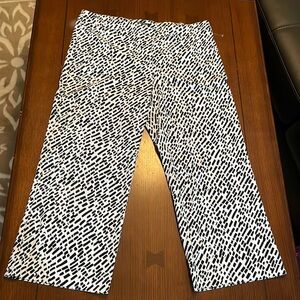 Lisette pants, size 14. pull on pants. stretchy soft. Cropped White & black